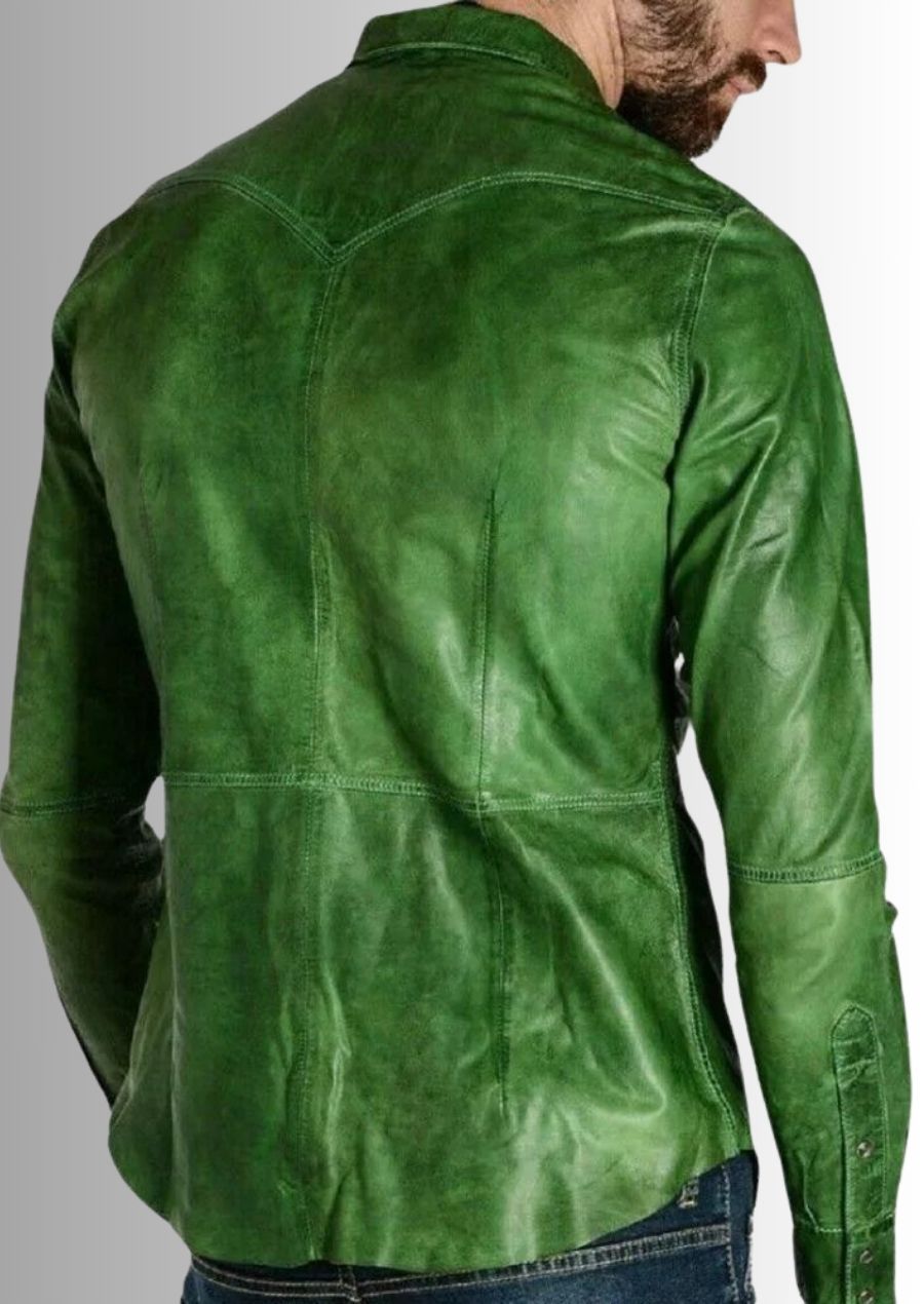 Chemise en cuir véritable vert pour homme, parfaite pour un style raffiné et audacieux.