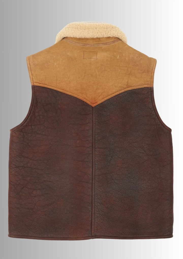 Gilet en cuir vintage avec un style western, doublé shearling pour le confort.
