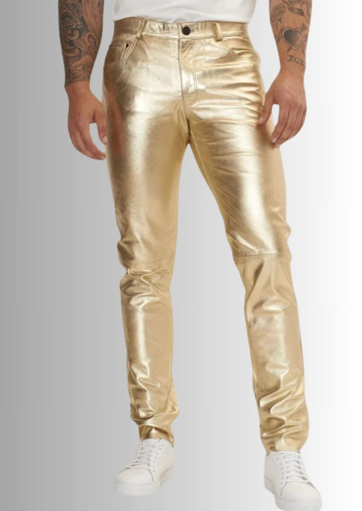Jean en cuir or métallisé pour homme, un look tendance et audacieux.