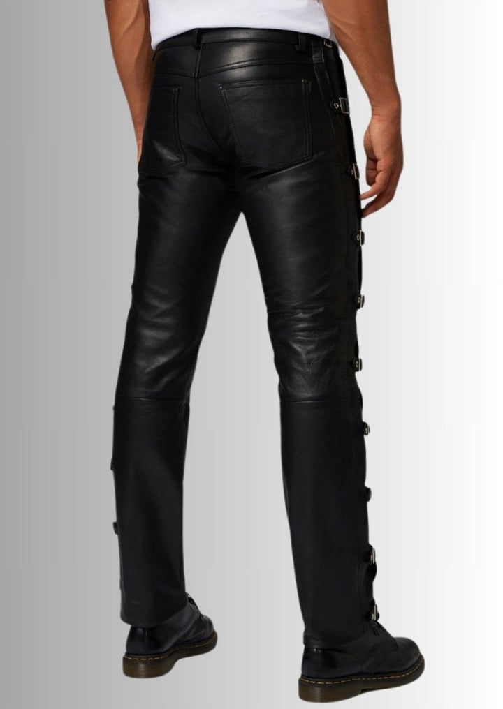 Jean homme en cuir noir peau de mouton, pour un look unique et sophistiqué.