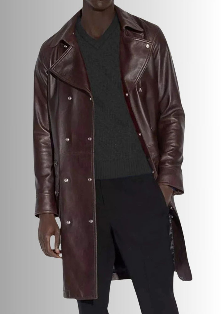 Manteau en cuir bordeaux
 pour homme avec double boutonnage, élégant et intemporel.