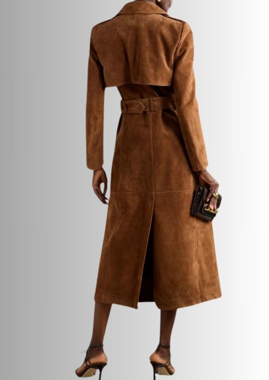 Tendance et polyvalent – Un manteau en daim marron parfait pour toutes les occasions.