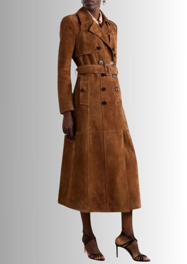 Un classique revisité – Adoptez un look moderne avec ce manteau long en daim.