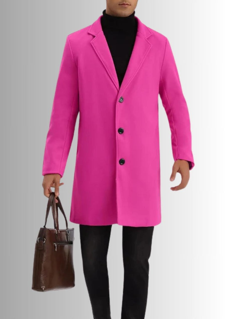 Manteau trench rose en cuir pour homme, un style chic et moderne pour les occasions spéciales.