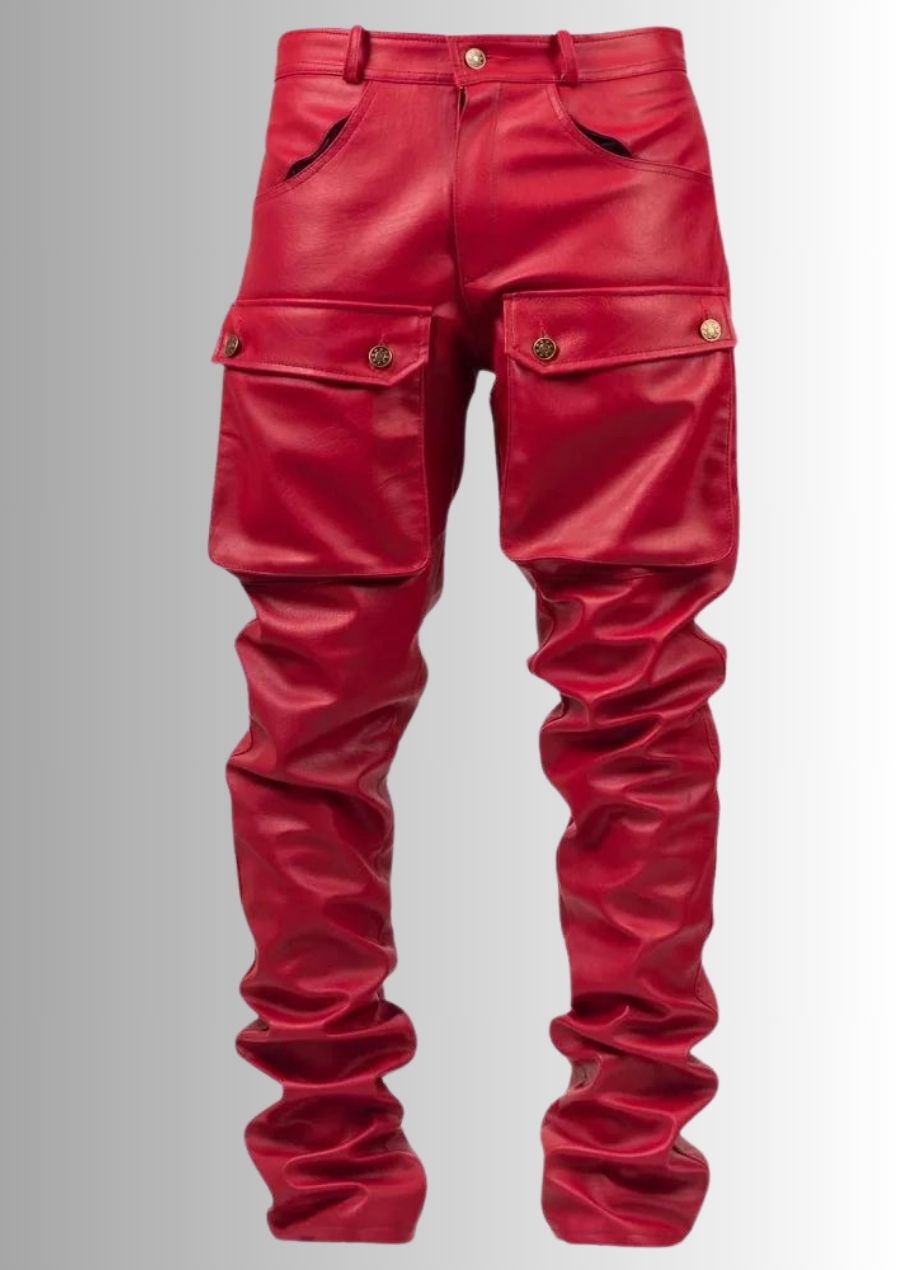 Pantalon cargo rouge en cuir véritable pour homme, parfait pour un style tendance.