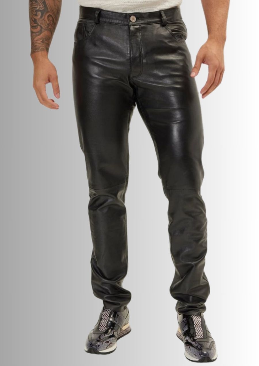 Pantalon en cuir noir pour homme en agneau souple, style tendance et confortable.