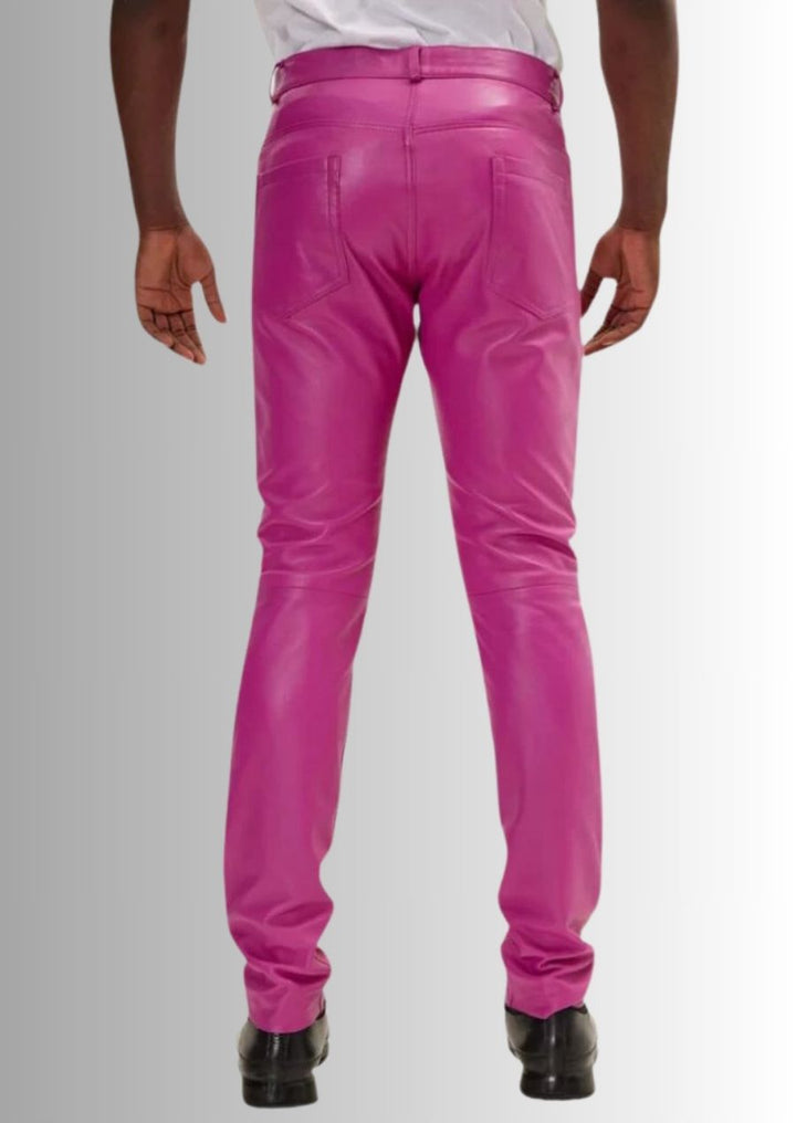 Pantalon en cuir rose luxe pour homme, un style tendance et moderne.