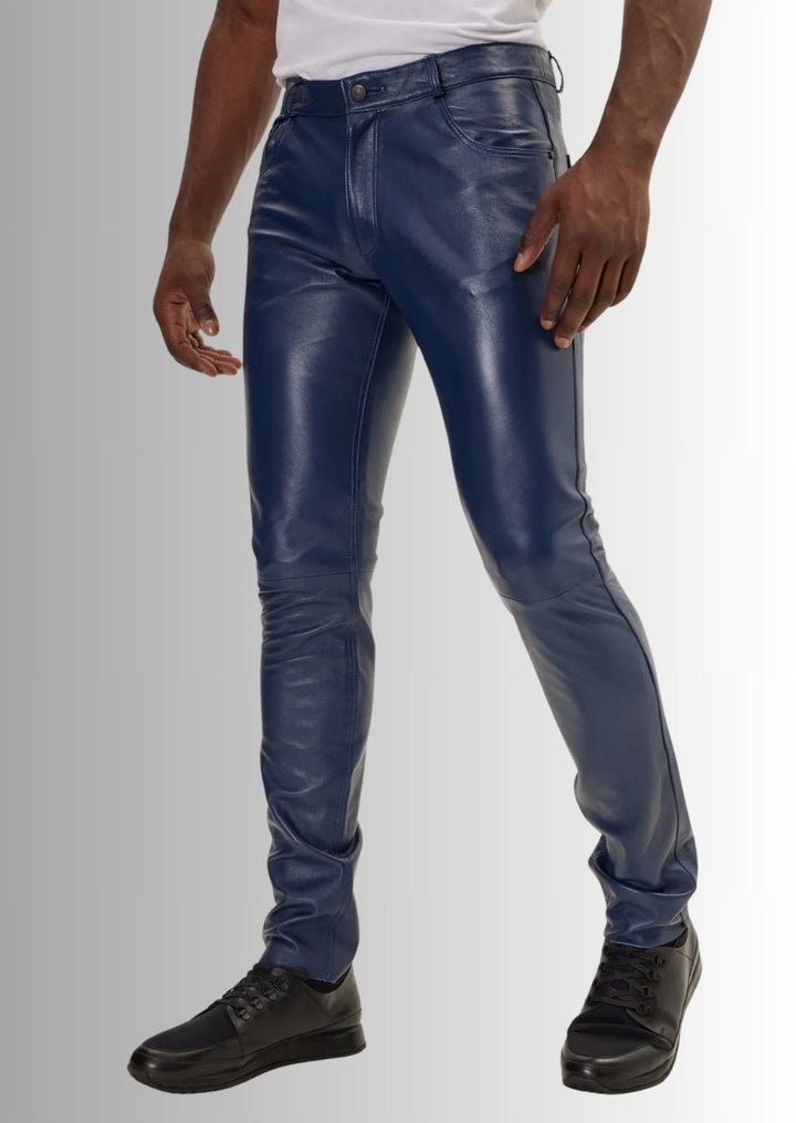 Pantalon homme en cuir bleu, style élégant et coupe ajustée parfaite.