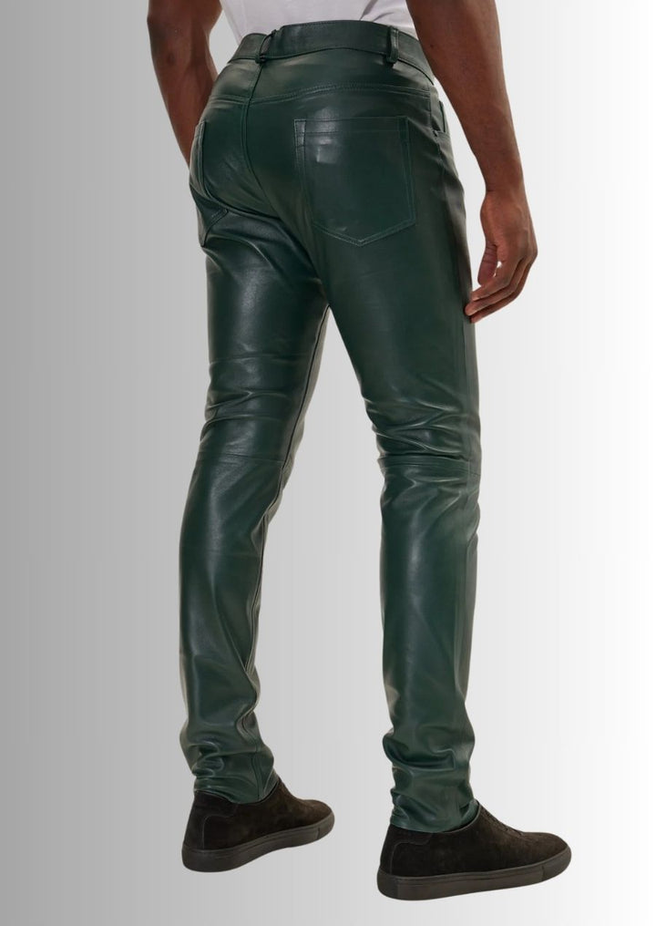 Pantalon homme en cuir de mouton vert, parfait pour un regarder moderne et raffiné.