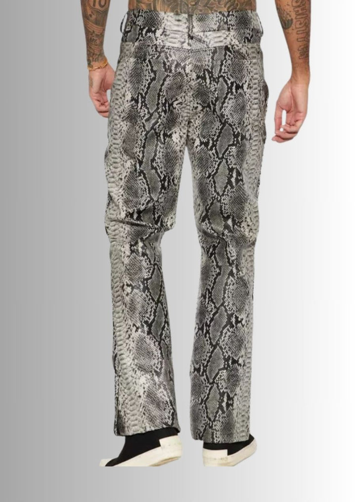 Pantalon en cuir homme imprimé python, un look distinctif et unique pour se démarquer.