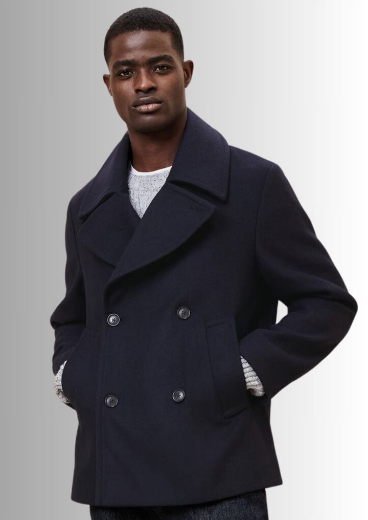 Adoptez un look raffiné avec cette veste bleue en laine pour homme.