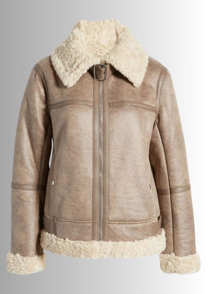 cette veste aviateur en cuir vous garde au chaud avec style.
